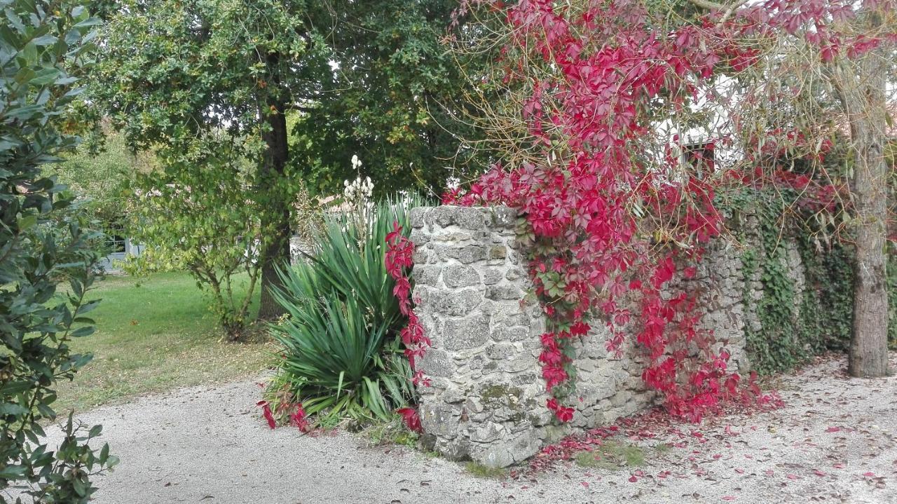 Bed and Breakfast Au Logis De La Mongie Soullans Exterior foto